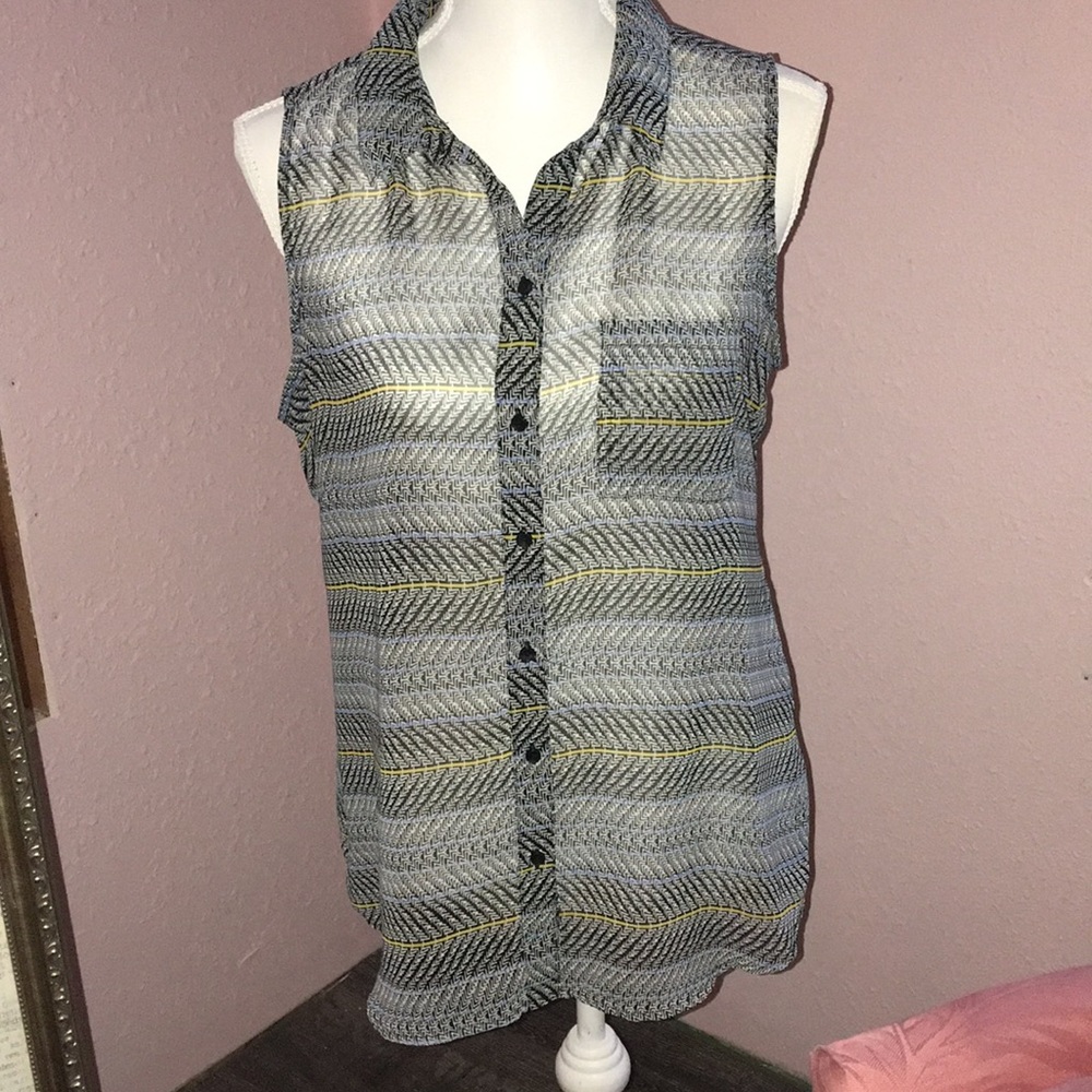 Liz Clarborne sheer no sleeve blouse Size M